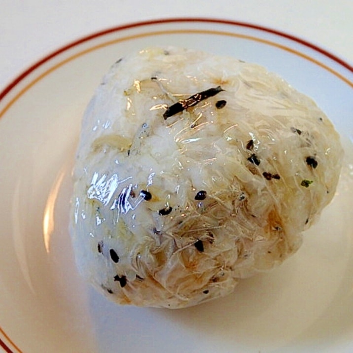 生姜入り お茶漬けの素deしらすと黒胡麻のおにぎり レシピ 作り方 By ぷ みぃまま 楽天レシピ 生姜入り お茶漬けの素deしらすと黒胡麻のおにぎり レシピ 作り方 By ぷ みぃまま 楽天レシピ